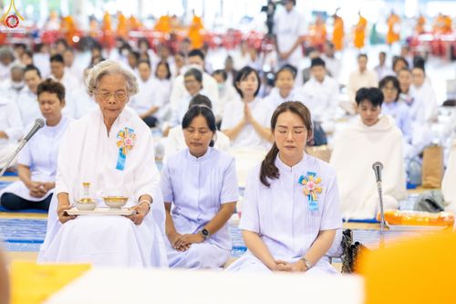 ภาพ No.188486:พิธีถวายภัตตาหารเป็นสังฆทาน แด่พระธรรมยาตรา ในโครงการธรรมยาตรา กตัญญูบูชา มหาปูชนียาจารย์ พระมงคลเทพมุนี(สด จนฺทสโร) พระผู้ปราบมาร อนุสรณ์สถาน 7 แห่ง ปีที่ 13 ณ สภาธรรมกายสากล วัดพระธรรมกาย วันที่ 3 มกราคม พ.ศ. 2568