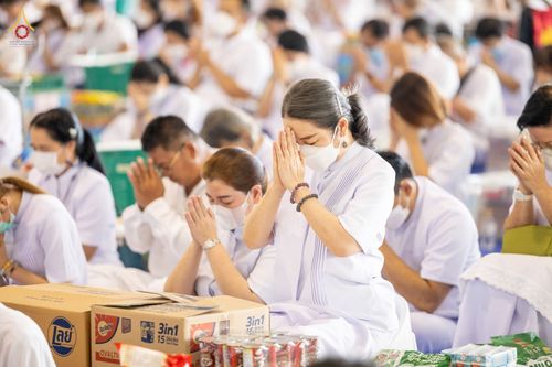 ภาพ No.80799:พิธีตักบาตร , พิธีบูชาข้าวพระในวันอาทิตย์ต้นเดือน วันที่ 7 พฤษภาคม พ.ศ. 2566 ณ วัดพระธรรมกาย