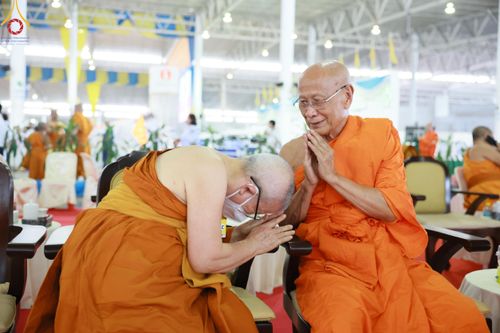 ภาพ No.59920:พิธีเจริญพระพุทธมนต์ "ฉลองอายุวัฒนมงคล 80 ปี หลวงพ่อธัมมชโย" พิธีถวายไทยธรรม คณะสงฆ์ 10,000 กว่าวัดทั่วประเทศ ในวันคุ้มครองโลก วันจันทร์ที่ 22 เมษายน พ.ศ. 2567 ณ สภาธรรมกายสากล วัดพระธรรมกาย จ.ปทุมธานี