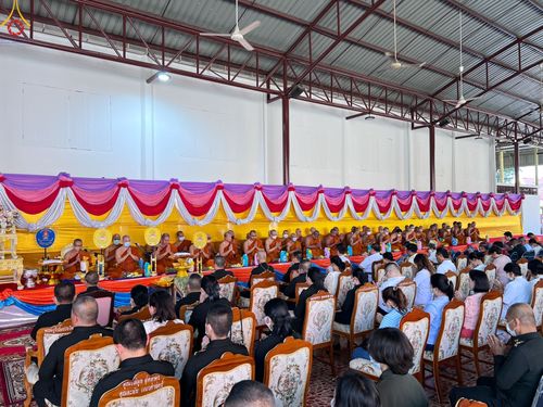 ภาพ No.92804:พิธีประเพณีตักบาตรเทโวโรหณะ พิธีทอดกฐิน และพิธีกรานกฐิน ณ วัดบางบัว แขวงอนุสาวรีย์ เขตบางเขน กรุงเทพมหานคร วันที่ 5 พฤศจิกายน พ.ศ. 2566