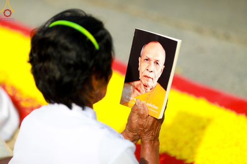ภาพ No.119989:พิธีต้อนรับพระธรรมยาตรา ในโครงการธรรมยาตรา กตัญญูบูชา มหาปูชนียาจารย์ พระมงคลเทพมุนี(สด จนฺทสโร) พระผู้ปราบมาร อนุสรณ์สถาน 7 แห่ง ปีที่ 12 วันที่ 28 มกราคม พ.ศ. 2567 ณ วัดพระธรรมกาย จ.ปทุมธานี