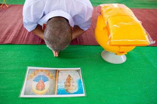 ภาพ No.101555:พิธีขอขมาและมอบผ้าไตร ในโครงการอุปสมบทบูชาธรรม มหาปูชนียาจารย์ พ.ศ. 2566 ณ ธุดงคสถานลำพูน ต.เหล่ายาว อ.บ้านโฮ่ง จ.ลำพูน  วันที่ 7 ธันวาคม พ.ศ. 2566