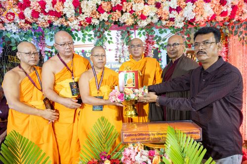 ภาพ No.179661:พิธีทอดกฐินสมทบ ณ วัดพุทธรัตนางกูร พิหาร (Bouddha Ratnangkur Bihar) เมืองกัลกัตตา ประเทศอินเดีย วันที่ 9 พฤศจิกายน พ.ศ. 2567