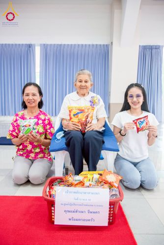 ภาพ No.218023:วันอาทิตย์ที่ 13 เมษายน พ.ศ. 2568 พิธีตักบาตรฉลองสามเณรใหม่ 75 รูป เนื่องในวันสงกรานต์ (โครงการบรรพชาสามเณรฟื้นฟูพระพุทธศาสนาทั่วไทย ประจำปีพุทธศักราช 2568) ณ ศูนย์ปฏิบัติธรรมระยอง(บ้านช่องลม) ตำบลบางบุตร อำเภอบ้านค่าย จังหวัดระยอง