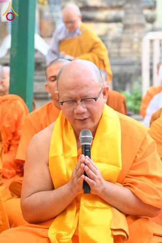 ภาพ No.179770:พิธีทอดกฐินสมทบ ณ วัดพุทธรัตน ทอดกฐินใต้ต้นพระศรีมหาโพธิ์ เมืองพุทธคยา ประเทศอินเดีย วันที่ 12 พฤศจิกายน พ.ศ. 2567