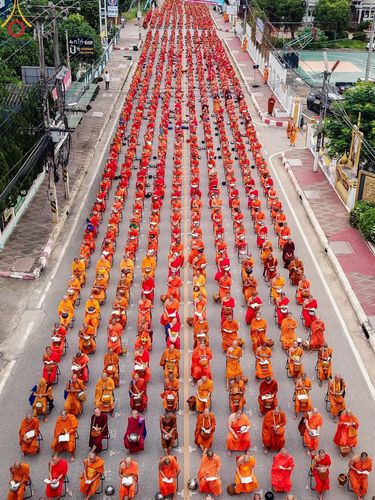 ภาพ No.146214:ตักบาตรพระ 1,384 รูป ทำบุญเมืองฝางครบรอบ 1,383 ปี ถวายเป็นพระราชกุศลแด่พระบาทสมเด็จพระเจ้าอยู่หัว เนื่องในโอกาสพระราชพิธีมหามงคล เฉลิมพระชนมพรรษา 6 รอบ 72 พรรษา วันเสาร์ที่ 27 กรกฎาคม พ.ศ.2567  ณ ถนนหน้าที่ว่าการอำเภอฝาง จ.เชียงใหม่
