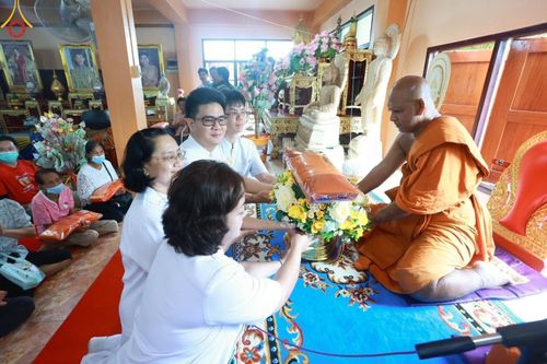 ภาพ No.168327:พิธีทอดกฐิน ณ วัดบางม่วง จ.นนทบุรี ในโครงการกฐินสามัคคีทั่วไทย 30,000 วัด บูชาธรรม 80 ปี หลวงพ่อธัมมชโย โดยคณะศิษยานุศิษย์วัดพระธรรมกาย วันที่ 20 ตุลาคม พ.ศ. 2567