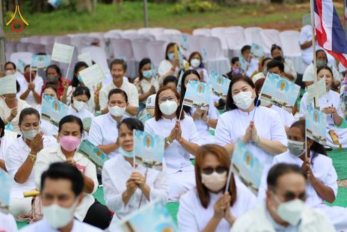 ภาพ No.76106:9พิธีวางศิลาฤกษ์ และตอกเสาเข็มมงคลต้นแรก สร้างหอฉันคุณยายอาจารย์มหารัตนอุบาสิกาจันทร์ ขนนกยูง  ณ ศูนย์ปฎิบัติธรรมนานาชาติสะเดา จ.สงขลา วันที่ 27 มกราคม พ.ศ. 2566