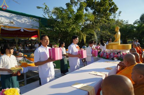 ภาพ No.104974:พิธีตักบาตรพระ ๑,๐๐๐ รูป ฉลองเมืองลำปาง ๑,๓๔๓ ปี วันเสาร์ที่ ๓๐ ธันวาคม พ.ศ. ๒๕๖๖ ณ ศูนย์ปฏิบัติธรรมลำปาง อำเภอเมือง จังหวัดลำปาง