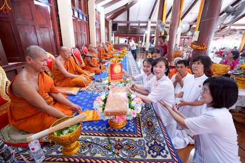 ภาพ No.253165:วันที่ 12 ตุลาคม พ.ศ. 2568 พิธีทอดกฐินสามัคคีทั่วไทย 30,000 วัด โดยคณะศิษยานุศิษย์ บูชาธรรม 81 ปี หลวงพ่อธัมมชโย ณ วัดโพธิ์  ต.โรงช้าง อ.มหาราช  จ.พระนครศรีอยุธยา