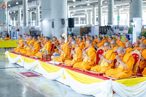 ภาพ No.88536:พิธีตักบาตรฉลองพระใหม่ โครงการอุปสมบทหมู่บูชาธรรมครบรอบ 106 ปี วันครูผู้ค้นพบวิชชาธรรมกาย ณ มหารัตนวิหารคด 11 วัดพระธรรมกาย ในวันอาทิตย์ ที่ 24 กันยายน พ.ศ. 2566