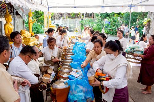 ภาพ No.271717:วันอาทิตย์ที่ 26 ตุลาคม พ.ศ. 2568 กฐินสมทบวัดต่างประเทศ โดยคณะศิษยานุศิษย์ บูชาธรรม 81 ปี  หลวงพ่อธัมมชโย ณ วัดสีอัมพอน นครเวียงจันทน์ สปป.ลาว