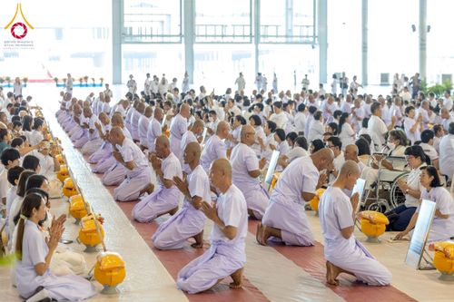 ภาพ No.277367:วันเสาร์ที่ 6 ธันวาคม พ.ศ. 2568 พิธีบรรพชาอุปสมบทและพิธีถวายบาตร โครงการอุปสมบทบูชาธรรมมหาปูชนียาจารย์ ประจำปี พ.ศ.2568 โครงการบวชพระนานาชาติ AEC และ WAB รุ่น CEO (นักบริหาร) รุ่นที่ 5 ณ โบสถ์พระไตรปิฏก วัดพระธรรมกาย