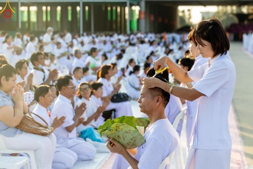 ภาพ No.179968:พิธีปลงผมนาคธรรมทายาท ในโครงการอุปสมบทหมู่ บูชาธรรมมหาปูชนียาจารย์ (ศูนย์อบรมวัดพระธรรมกาย) วันที่ 1 ธันวาคม พ.ศ. 2567 ณ ลานธรรมหารัตนวิหารคด วัดพระธรรมกาย จ.ปทุมธานี