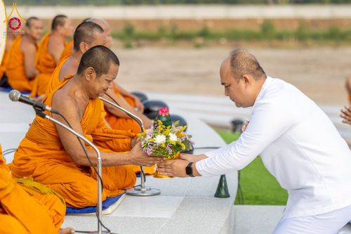 ภาพ No.230127:วันเสาร์ที่ 28 มิถุนายน พ.ศ. 2568 พิธีถวายสังฆทาน 323 วัด 4 จังหวัดชายแดนใต้ ปีที่ 21 ครั้งที่ 178 พิธีมอบกองทุนหนุนแรงใจช่วยครูใต้ ปีที่ 18 ครั้งที่ 142 ณ ศูนย์อบรมเยาวชนจังหวัดปัตตานี