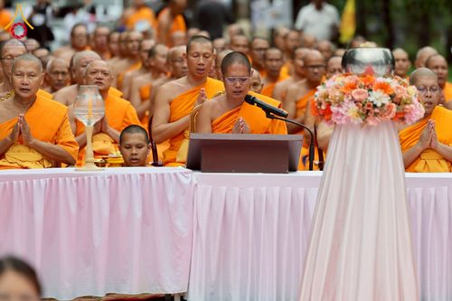 ภาพ No.261857:วันที่ 14 ตุลาคม พ.ศ. 2568 พิธีกลั่นแผ่นดิน โปรยทรายตอกเสาเข็มมหามงคลต้นแรก  สร้างองค์พระเจดีย์และจุดประทีปถวายเป็นพุทธบูชา ณ ศูนย์ปฏิบัติธรรมชัยนาท ต.ธรรมามูล อ.ชัยนาท จ.ชัยนาท