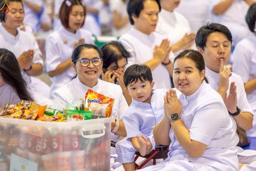 ภาพ No.243450:วันที่ 7 กันยายน พ.ศ. 2568 พิธีตักบาตร ข้าวสารอาหารแห้ง ในวันครูผู้ค้นพบวิชชาธรรมกาย ณ บ้านแก้วเรือนทองคุณยายฯ สภาธรรมกายสากล วัดพระธรรมกาย