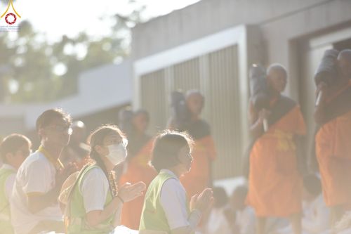 ภาพ No.198694:V.50 สารพัดV สารพัดดี ที่ธรรมยาตรา ในโครงการธรรมยาตรา กตัญญูบูชา มหาปูชนียาจารย์ พระมงคลเทพมุนี(สด จนฺทสโร) พระผู้ปราบมาร อนุสรณ์สถาน 7 แห่ง ปีที่ 13 ระหว่างวันที่ 2-31 มกราคม พ.ศ. 2568