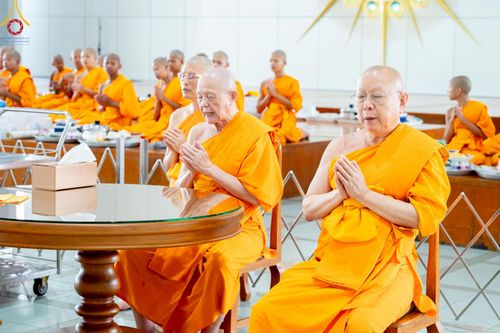 ภาพ No.220670:วันเสาร์ที่ 26 เมษายน พ.ศ.2568 (วันพระ แรม 15 ค่ำ เดือน 5) พิธีถวายภัตตาหารเมนูสวรรค์ "เพื่อการบรรลุธรรม" และ พิธีบุพเปตพลี ครั้งที่ 163 ร่วมอุทิศบุญแด่หมู่ญาติที่ล่วงลับไปแล้ว และสืบทอดอายุพระพุทธศาสนา ณ หอฉันคุณยายอาจารย์ฯ วัดพระธรรมกาย