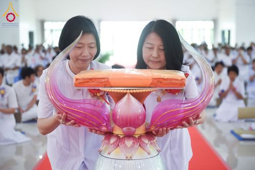 ภาพ No.225833:วันอาทิตย์ที่ 18 พฤษภาคม พ.ศ. 2568 ศูนย์ปฏิบัติธรรมสระบุรี ได้จัดพิธีทอดผ้าป่าฟื้นฟูพระพุทธศาสนา และพิธีมอบใบประกาศนียบัตรเชิดชูเกียรติผู้นำรถ ที่ทำหน้าที่จัดรถเพื่อพาสาธุชนไปร่วมงานวันที่ 22 เมษายน ที่ผ่านมา