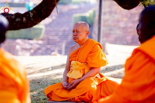 ภาพ No.232971:วันอาทิตย์ 29 มิถุนายน พ.ศ. 2568 กิจกรรมอบรมธรรมทายาทแอฟริกาใต้  ปฏิบัติธรรมสร้างสันติสุขภายใน แสงแห่งพุทธธรรมสู่แผ่นดินแอฟริกาใต้ ณ บริเวณหน้าวัดพระธรรมกายโจฮันเนสเบิร์ก