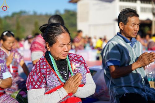 ภาพ No.125210:พิธีตักบาตรเนื่องในวันมาฆบูชา ณ สนามโรงเรียนบ้านนาเกียน  อำเภออมก๋อย จังหวัดเชียงใหม่ วันเสาร์ที่ ๒๔ กุมภาพันธ์ พ.ศ. ๒๕๖๗