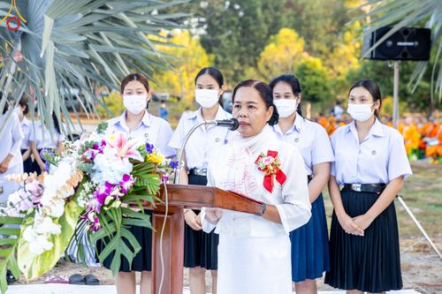 ภาพ No.103813:พิธีตักบาตรพระ 1,000 รูป ครั้งที่ 7 ถวายเป็นพุทธบูชา เพื่อช่วยเหลือคณะสงฆ์ 323 วัด 4 จังหวัดชายแดนภาคใต้ และถวายแด่คณะสงฆ์จังหวัดพิษณุโลก ณ ลานธรรมธุดงคสถานพิษณุโลก อ.วังทอง จ.พิษณุโลก วันที่ 24 ธันวาคม พ.ศ. 2566