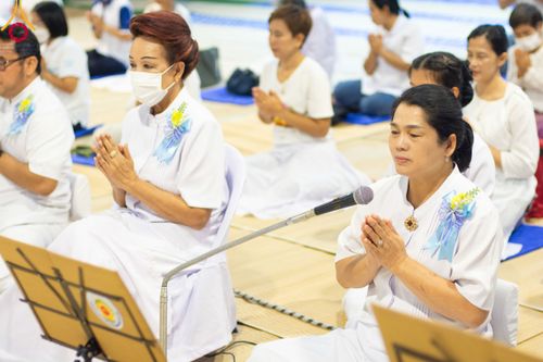 ภาพ No.110977:พิธีถวายภัตตาหารเป็นสังฆทาน แด่คณะพระธรรมยาตราฯ ในโครงการธรรมยาตรา กตัญญูบูชา มหาปูชนียาจารย์ พระมงคลเทพมุนี(สด จนฺทสโร) พระผู้ปราบมาร อนุสรณ์สถาน 7 แห่ง ปีที่ 12 วันที่ 13 มกราคม พ.ศ. 2567 ณ อนุสรณ์สถานมหาวิหารพระมงคลเทพมุนี  (โลตัสแลนด์) อ.สองพี่น้อง จ