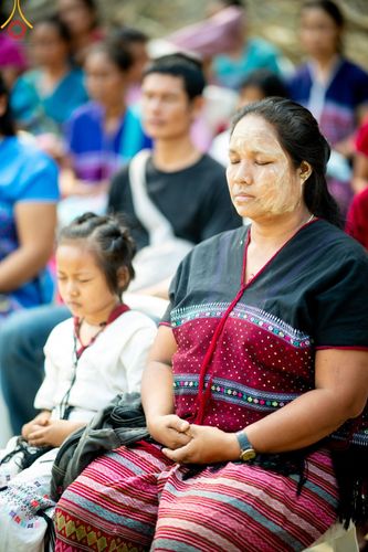 ภาพ No.139316:Photo Story  มหัศจรรย์วัดดงดินแดง Episode 7 พระภิกษุ-สามเณร ในโครงการบรรพชาอุปสมบทหมู่  กว่า 500 รูป ศีลจาริณีและสาธุชนกว่า 500 คน ร่วมพิธีบูชาข้าวพระ วัดดงดินแดง ต.ม่อนจอง อ.อมก๋อย จ.เชียงใหม่ วันอาทิตย์ที่ 7 เมษายน พ.ศ.2567