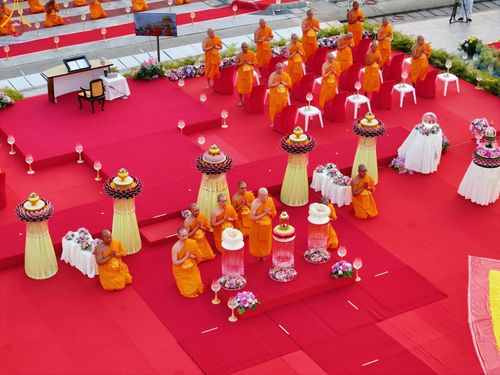 ภาพ No.204479:พิธีจุดประทีปถวายเป็นพุทธบูชา และบูชาธรรมมหาปูชนียาจารย์ ณ วัดพระธรรมกาย ตำบลคลองสาม อำเภอคลองหลวง จังหวัดปทุมธานี ในโครงการธรรมยาตรา กตัญญูบูชา มหาปูชนียาจารย์ พระมงคลเทพมุนี(สด จนฺทสโร) พระผู้ปราบมาร ปีที่ 13 วันที่ 31 มกราคม พ.ศ. 2568