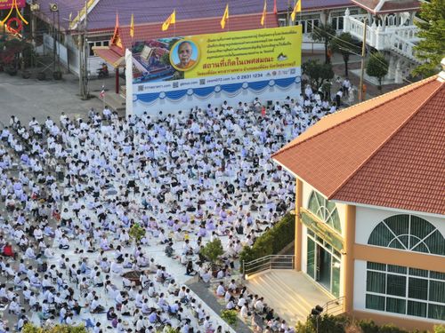 ภาพ No.194800:พิธีจุดประทีปถวายเป็นพุทธบูชา และบูชาธรรมมหาปูชนียาจารย์ ณ วัดสองพี่น้อง ต.ต้นตาล อ.สองพี่น้อง จ.สุพรรณบุรี ในโครงการธรรมยาตรา กตัญญูบูชา มหาปูชนียาจารย์ พระมงคลเทพมุนี(สด จนฺทสโร) พระผู้ปราบมาร อนุสรณ์สถาน 7 แห่ง ปีที่ 13 วันที่ 14 มกราคม พ.ศ. 2568