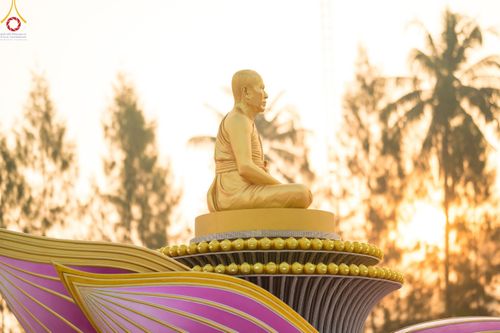 ภาพ No.110216:พิธีตักบาตรพระธรรมยาตราฯ ในโครงการธรรมยาตรากตัญญูบูชา มหาปูชนียาจารย์ พระมงคลเทพมุนี(สด จนฺทสโร) พระผู้ปราบมาร ปีที่ 12 ณ อนุสรณ์สถานลำดับที่ 2 สถานที่ตั้งมโนปณิธานบวชตลอดชีวิต อนุสรณ์สถานบางนางแท่น จ.นครปฐม วันที่ 11 มกราคม พ.ศ. 2567