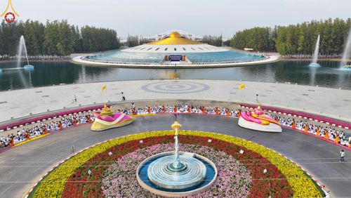 ภาพ No.120285:พิธีต้อนรับพระธรรมยาตรา ในโครงการธรรมยาตรา กตัญญูบูชา มหาปูชนียาจารย์ พระมงคลเทพมุนี(สด จนฺทสโร) พระผู้ปราบมาร อนุสรณ์สถาน 7 แห่ง ปีที่ 12 วันที่ 28 มกราคม พ.ศ. 2567 ณ วัดพระธรรมกาย จ.ปทุมธานี (ชุดที่ 2)