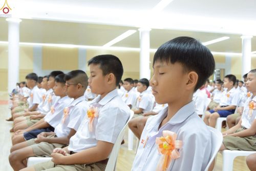 ภาพ No.245889:วันเสาร์ที่ 13 กันยายน พ.ศ. 2568 พิธีมอบผ้าไตรประธานกฐินสัมฤทธิ์เด็กดี V-Star ณ สภาธรรมกายสากล วัดพระธรรมกาย