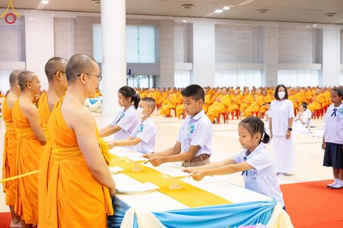 ภาพ No.146062:วันมหารำลึก ครั้งที่ 34 พิธีร่วมรำลึกถึงนักสร้างบารมีที่ล่วงลับไปแล้ว , พิธีสวดพระพุทธมนต์ ณ ห้องแก้วสารพัดนึก 1 วัดพระธรรมกาย วันเสาร์ที่ 27 กรกฎาคม พ.ศ. 2567