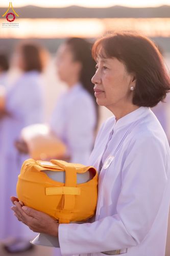 ภาพ No.276582:วันเสาร์ที่ 6 ธันวาคม  พ.ศ. 2568 พิธีเวียนประทักษิณและพิธีวันทาเจดีย์ โครงการอุปสมบทบูชาธรรมมหาปูชนียาจารย์ ประจำปี พ.ศ.2568 โครงการบวชพระนานาชาติ AEC และ WAB รุ่น CEO (นักบริหาร) รุ่นที่ 5 ณ มหาธรรมกายเจดีย์ วัดพระธรรมกาย