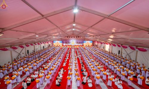 ภาพ No.103073:พิธีขอขมา มอบบาตรและผ้าไตร ธรรมทายาทชาวอินโดนีเซียกว่า 1,000 คน ณ มหาเจดีย์บุโรพุทโธ ประเทศอินโดนีเซีย ในวันที่ 19 ธันวาคม พ.ศ. 2566