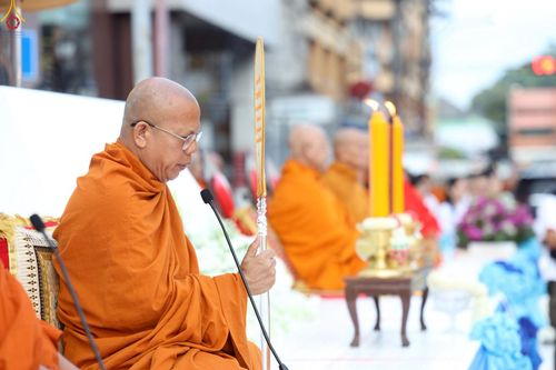 ภาพ No.236901:วันอาทิตย์ที่ 10 สิงหาคม พ.ศ. 2568 มหาสังฆทานครั้งยิ่งใหญ่ ตักบาตรพระ 10,000 รูป ถ.นิพัทธ์อุทิศ 3 ใจกลางนครหาดใหญ่ จ.สงขลา