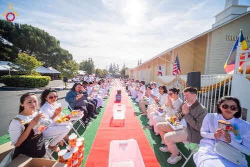 ภาพ No.174984:พิธีทอดกฐิน วัดพระธรรมกายซิลิคอนวัลเลย์ มลรัฐแคลิฟอร์เนีย ประเทศสหรัฐอเมริกา บูชาธรรม 80 ปี หลวงพ่อธัมมชโย โดยคณะศิษยานุศิษย์วัดพระธรรมกาย วันที่ 27 ตุลาคม พ.ศ. 2567