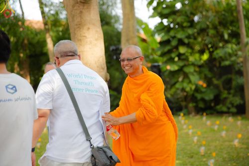 ภาพ No.156354:วัดพุทธบาหลีและวัดพระธรรมกาย จัดปฏิบัติธรรมนานาชาติ 1,151 คนจาก 78 ประเทศ ใน "วันสันติภาพสากล" ณ บาหลี อินโดนีเซีย วันเสาร์ที่ 21 กันยายน พ.ศ. 2567 เวลา 16.00-21.00 น. ณ พิพิธภัณฑ์ ARMA เมืองอูบุด จังหวัดบาหลี ประเทศอินโดนีเซีย