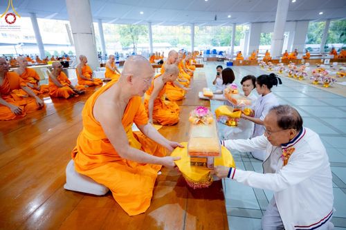 ภาพ No.184761:พิธีถวายภัตตาหารเมนูสวรรค์ "เพื่อการบรรลุธรรม" เนื่องในวาระอายุวัฒนมงคล 84 ปี หลวงพ่อทัตตชีโว วันเสาร์ที่ 21 ธันวาคม พ.ศ. 2567 ณ หอฉันคุณยายอาจารย์ฯ วัดพระธรรมกาย