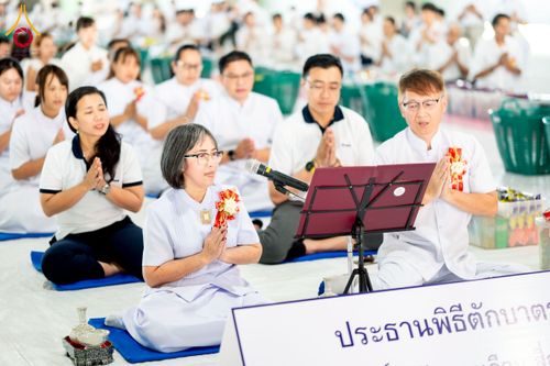 ภาพ No.229398:วันเสาร์ที่ 21 มิถุนายน พ.ศ. 2568 พิธีตักบาตรโครงการอุปสมบทหมู่ธรรมทายาท ระดับอุดมศึกษา รุ่นที่ 52 ภาคฤดูฝน ณ มหาวิหารคด คอร์ 9 วัดพระธรรมกาย