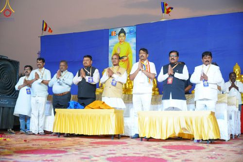 ภาพ No.212813:วันอาทิตย์ที่ 23 มีนาคม พ.ศ. 2568 ❖ คณะสงฆ์นานาชาติส่งมอบพระประธาน 108 องค์ ทั่วอินเดียรำลึกชาตกาล 134 ปี ดร.อัมเบดการ์