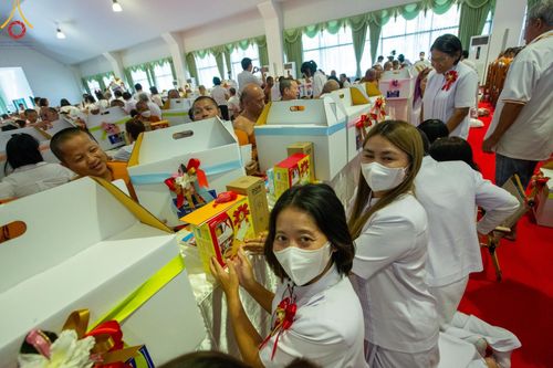 ภาพ No.109828:พิธีเจริญพระพุทธมนต์ ปฏิบัติธรรม  มอบทุนการศึกษา ถวายสังฆทาน 121 วัด วันพุธที่ 10 มกราคม พ.ศ. 2567 ณ อาคารราชวิริยาลังการ วัดไร่ขิง พระอารามหลวง  อ.สามพราน จ.นครปฐม