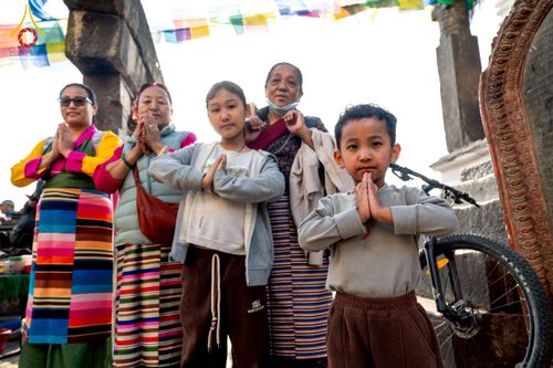 ภาพ No.213083:วันที่ 17 - 18 มีนาคม พ.ศ. 2568 คณะสงฆ์และสามเณรเดินบิณฑบาต รอบเมืองในพื้นที่ วัดสยมภูวนาถและราชวังปาตัน ณ เมืองกาฐมาณฑุ ประเทศเนปาล