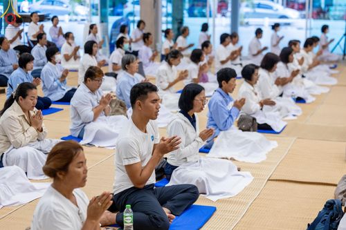 ภาพ No.127737:พิธีถวายภัตตาหารเป็นสังฆทาน แด่คณะพระธรรมยาตราฯ ในโครงการธรรมยาตราอัญเชิญพระบรมสารีริกธาตุ ประดิษฐาน ณ มหารัตนเจดีย์สิริปทุมสวรรค์ อ.บางกล่ำ จ.สงขลา วันที่ 8 มีนาคม พ.ศ. 2567