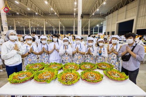 ภาพ No.120580:พิธีถวายภัตตาหารเป็นสังฆทาน แด่คณะพระธรรมยาตรา ปีที่ 12 วันที่ 29 มกราคม พ.ศ. 2567 ณ สภาธรรมกายสากล วัดพระธรรมกาย