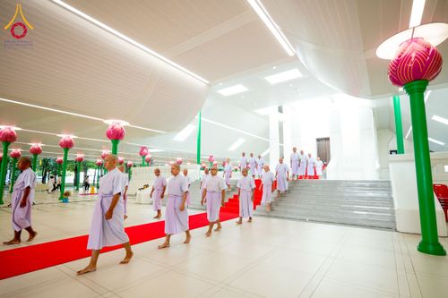 ภาพ No.244659:วันเสาร์ที่ 6 กันยายน พ.ศ. 2568 พิธีขอขมา-รับผ้าไตรของนาคธรรมทายาท โครงการอุปสมบทหมู่บูชาธรรมครบรอบ 108 ปี  วันครูผู้ค้นพบวิชชาธรรมกาย ณ โบสถ์พระไตรปิฎก วัดพระธรรมกาย