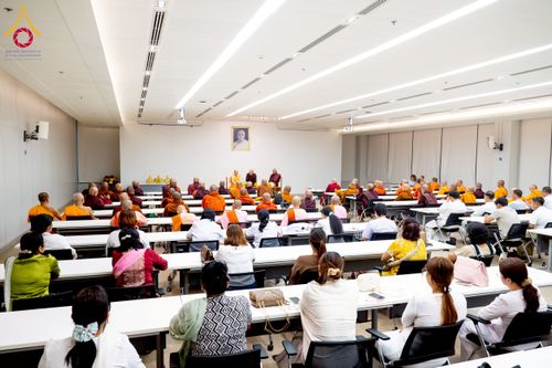 ภาพ No.222631:วันที่ 23 เมษายน พ.ศ. 2568 หลวงพ่อทัตตชีโวต้อนรับคณะสงฆ์เมียนมาร์ ณ อาคาร 100 ปี คุณยายมหารัตนอุบาสิกาจันทร์ ขนนกยูง วัดพระธรรมกาย