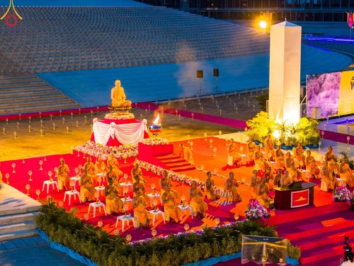 ภาพ No.160555:พิธีจุดประทีป 20,000 ดวง บูชาพระมหาธรรมกายเจดีย์ และบูชาพระมงคลเทพมุนี (สด จนฺทสโร) พระผู้ปราบมาร ณ ลานธรรม พระมหาธรรมกายเจดีย์ วัดพระธรรมกาย จ.ปทุมธานี วันที่ 10 ตุลาคม พ.ศ. 2567